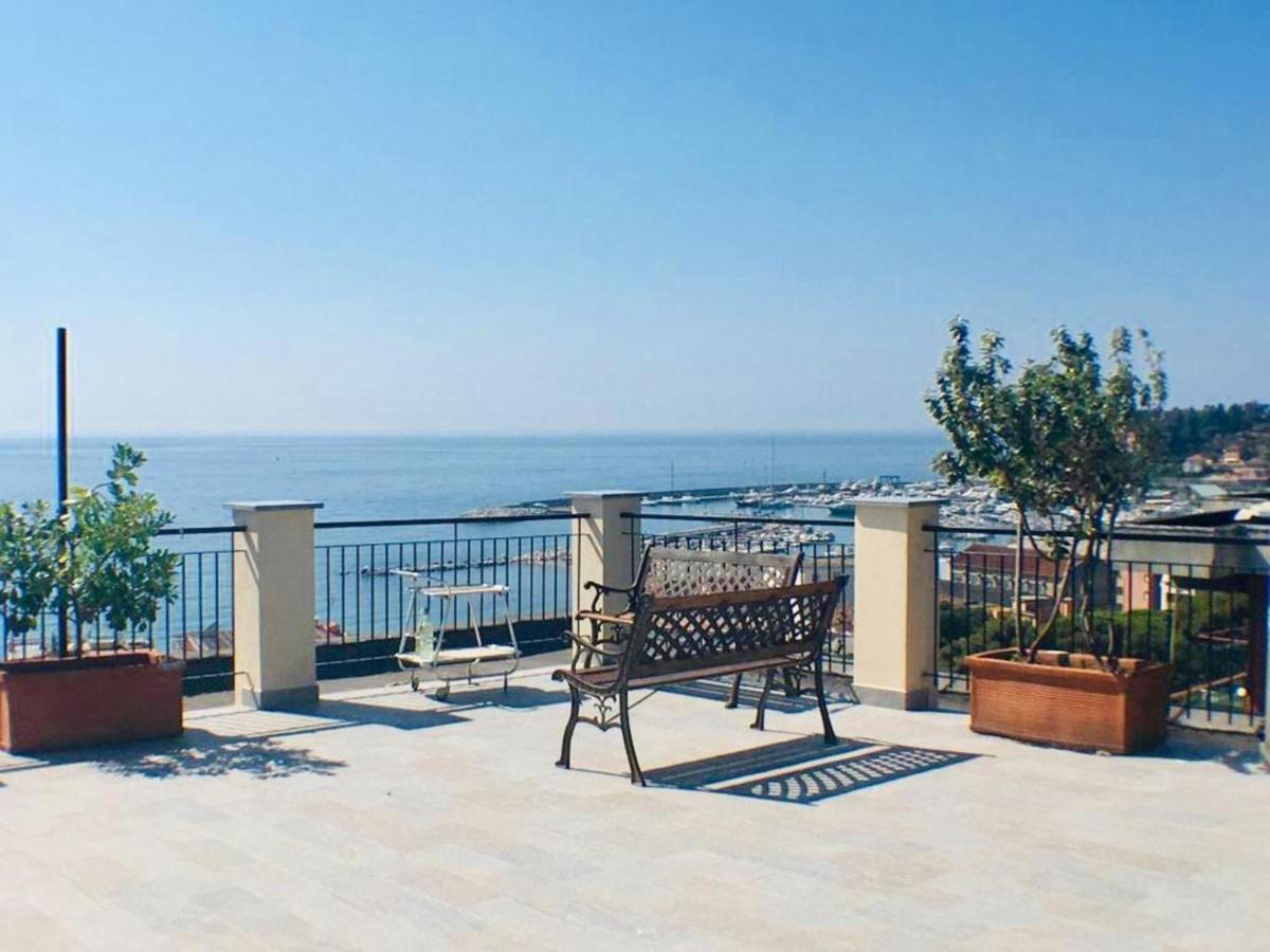 Riviera Mare Lägenhet Varazze Exteriör bild